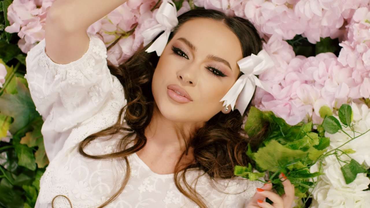 Vladuta Lupau – Bate vantul bate