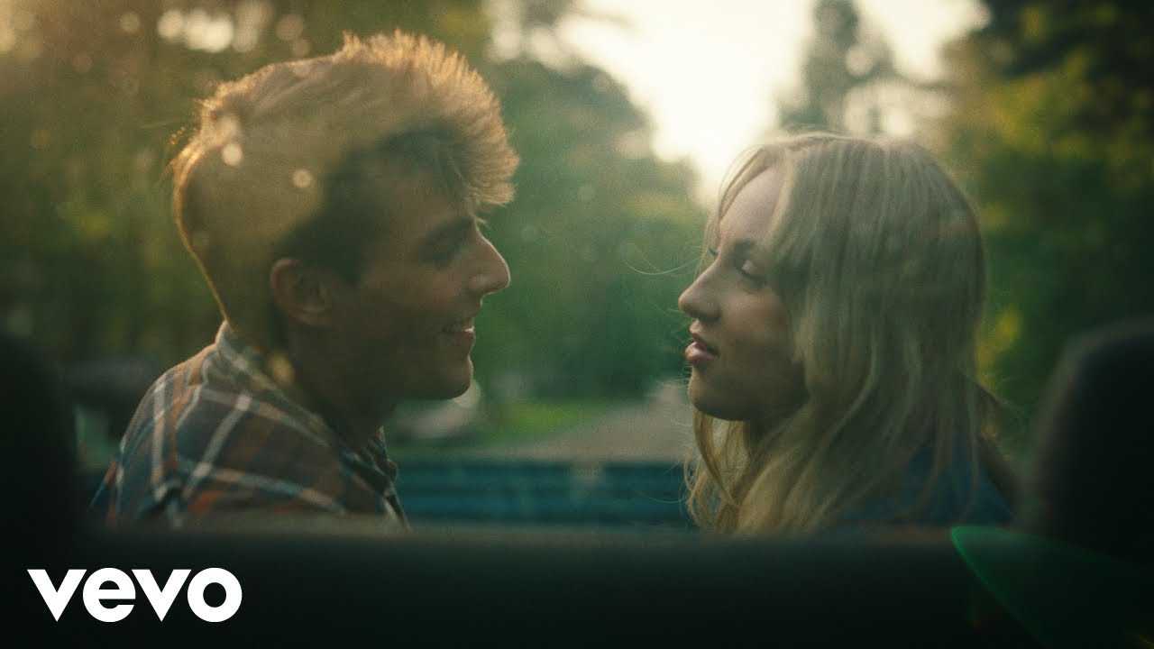 Ashley Kutcher – Boy From Carolina