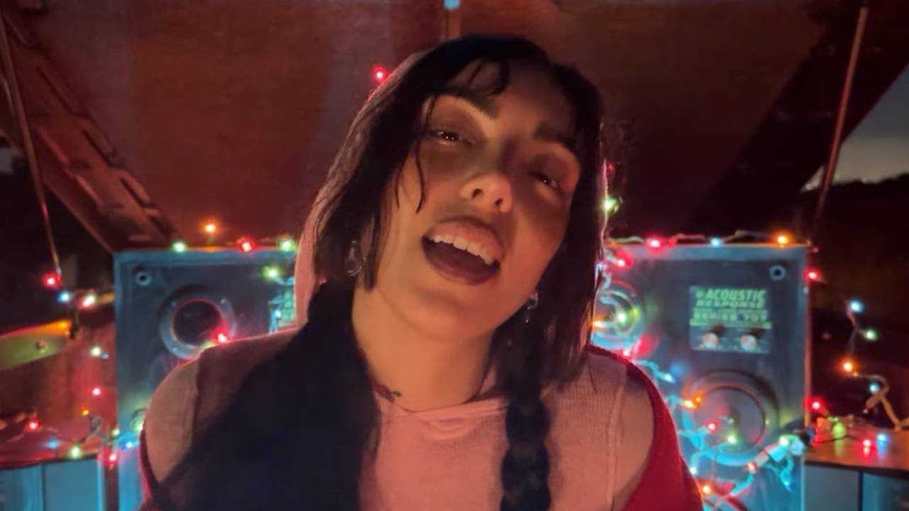 Between Friends – Smiley